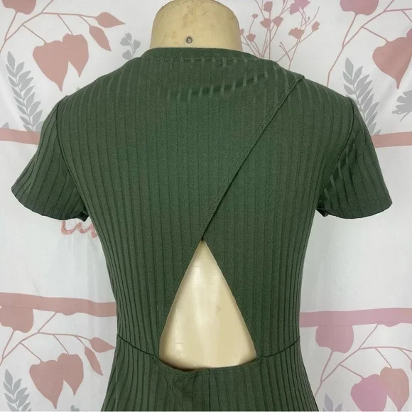 Forever21 Pine Green dress Size Large Open Back - Picture 4 of 5